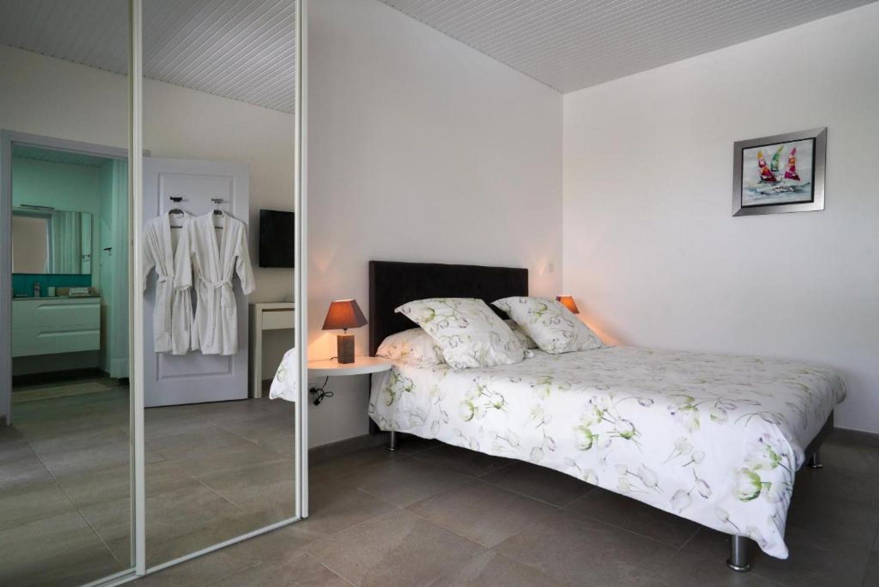 别墅 | 1 多间卧室、办公桌