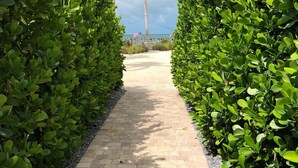 Unclassified image, 5 of 53, button - 5 Beautiful 4 Bed 3 Bath Pool Home w Free Dock (Marathon)