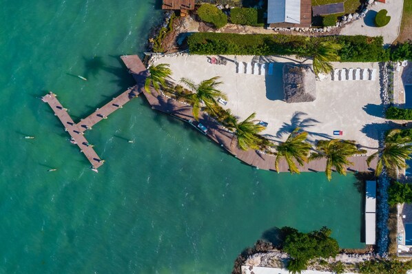 House | 4 bedrooms - 5 Beautiful 4 Bed 3 Bath Pool Home w Free Dock (Marathon)