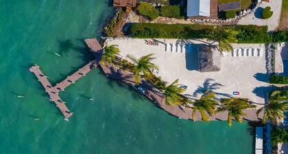 5 Beautiful 4 Bed 3 Bath Pool Home w Free Dock