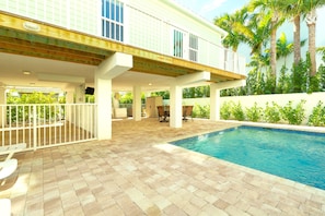 4 bedrooms - 5 Beautiful 4 Bed 3 Bath Pool Home w Free Dock (Marathon)