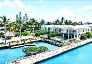 House | 4 bedrooms - 8 Waterfront 4 Bed 3 Bath Pool Home w Free Dock (Marathon)