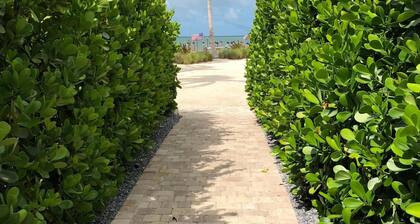 4 Beautiful 4 Bed 3 Bath Pool Home w Free Dock