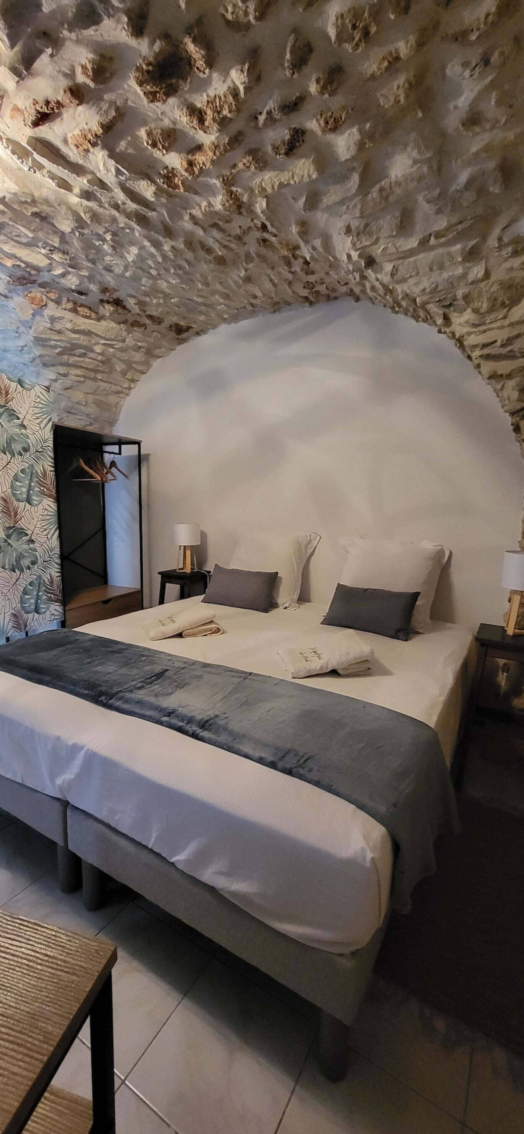 1 chambre, fer et planche à repasser, lit parapluie, Wi-Fi gratuit
