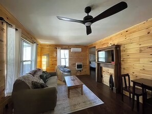 Unclassified image, 5 of 6, button - This lakeside home is the perfect spot to unwind and enjoy nature. (Tallassee)