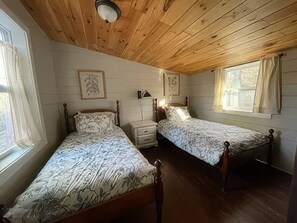 Unclassified image, 3 of 6, button - This lakeside home is the perfect spot to unwind and enjoy nature. (Tallassee)