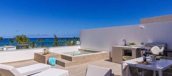 Elegant and Spacious Penthouse With Ocean View