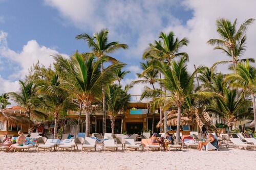Incredibly Beautiful Condo Just Steps to the Beach