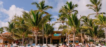 Incredibly Beautiful Condo Just Steps to the Beach