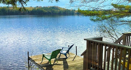 Newly renovated 4-bedroom cottage, directly on Highland Lake