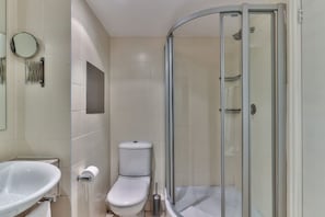 Apartment | 1 bedroom, desk