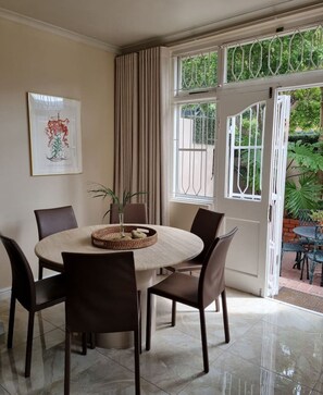 Apartment | 2 bedrooms - Luxurious Sea Point Apartment (Cape Town)