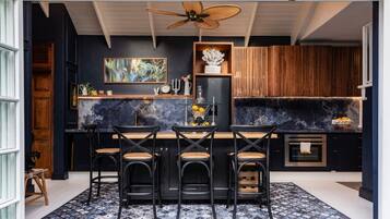 House | 2 bedrooms, desk