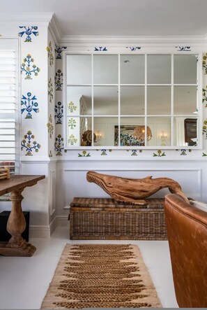 Casa | 2 quartos, escrivaninha