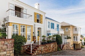 Casa | 2 quartos, escrivaninha