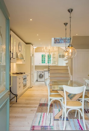 House - Charming Coastal Townhouse at The Majestic (Cape Town)