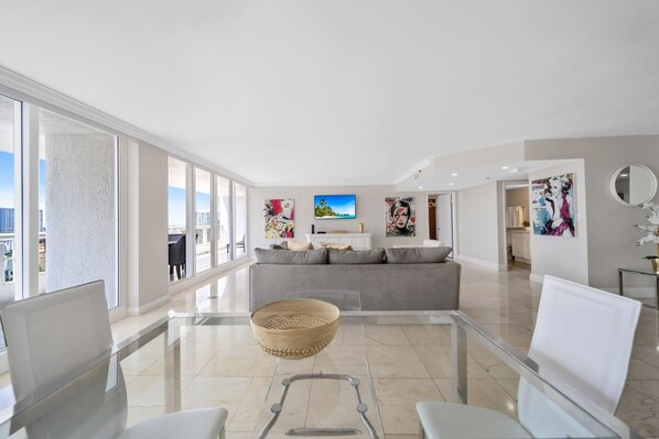 Apartment - City and Bay View Condo - Walk to Science Museum (Miami)