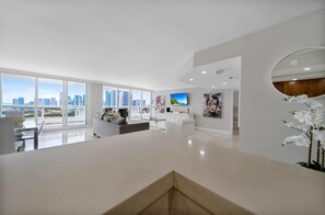 Apartment - City and Bay View Condo - Walk to Science Museum (Miami)