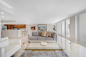 2 habitaciones, escritorio y acceso a internet 