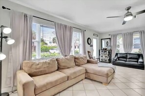 하우스 | 3 개의 침실, 인터넷