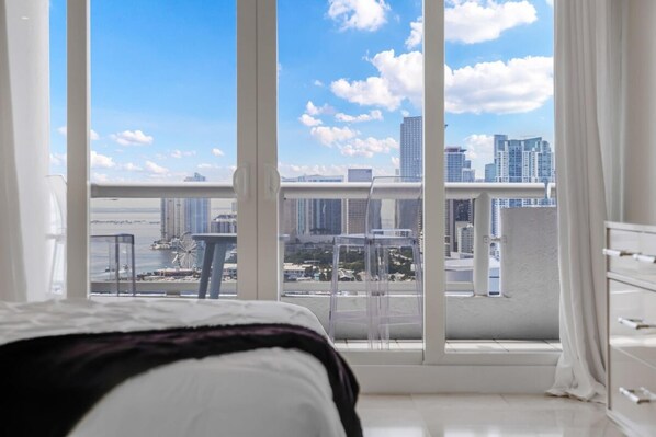 Lägenhet | 2 sovrum, skrivbord och internet