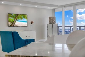 Lägenhet | 2 sovrum, skrivbord och internet