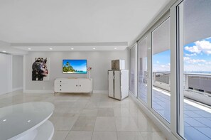 Lägenhet | 2 sovrum, skrivbord och internet