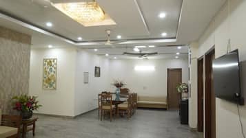 Área de estar no saguão