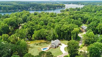 House (5 Bedrooms) | Interior