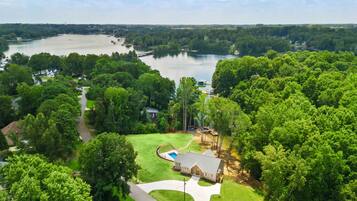 House (5 Bedrooms) | Interior