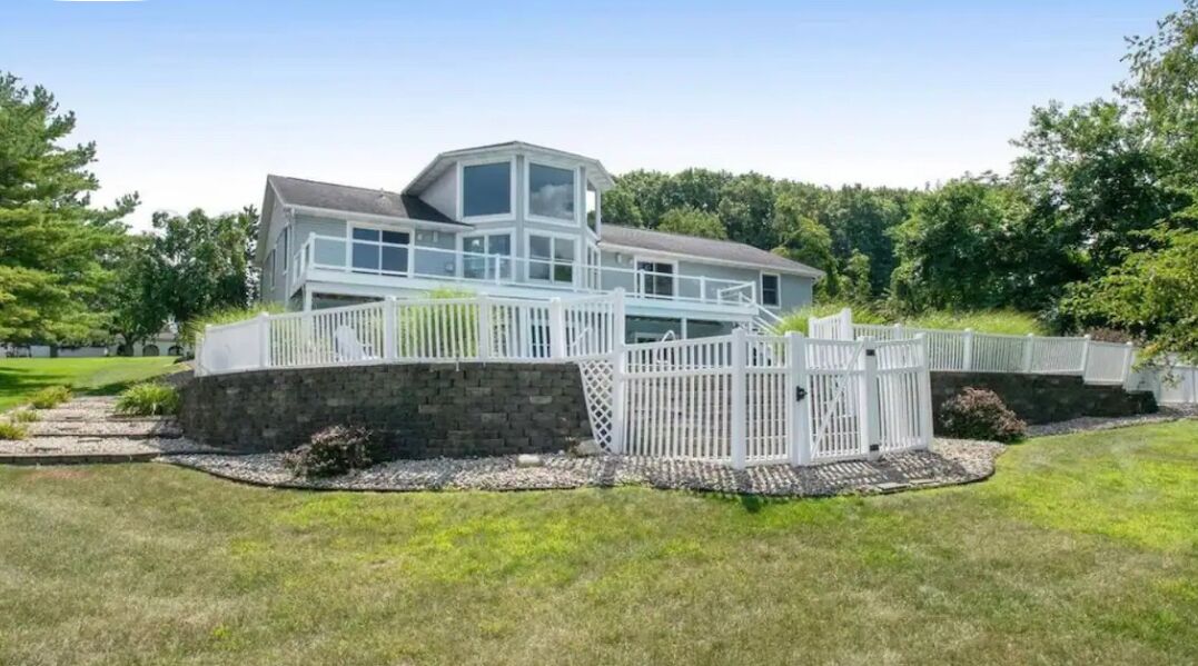 Spacious 4-bedroom house in charming South Bend, WiFi, Near Notre Dame 