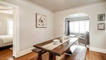 3 bedrooms, Internet