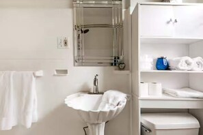House | Bilik Mandi