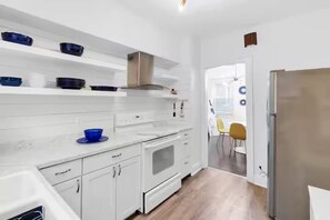 Apartment | 2 bedrooms, Internet - Gather Around the Mid-century Table at a Tranquil Haven (Detroit)