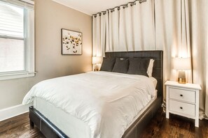 House | 6 bedrooms, Internet - Great 6 Bedroom Peaceful Family Retreat in the University District (Detroit)
