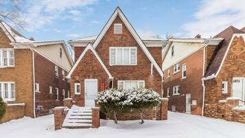 Rumah | 6 kamar tidur dan internet