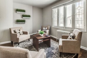 House | 6 bedrooms, Internet - Great 6 Bedroom Peaceful Family Retreat in the University District (Detroit)