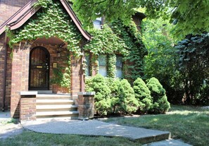 Garden - Glamorous Green Beauty in the Heart of University District 15min to Downtown (Detroit)