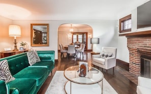 House | 4 bedrooms, Internet - Glamorous Green Beauty in the Heart of University District 15min to Downtown (Detroit)