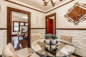 House | 4 bedrooms, Internet - Glamorous Green Beauty in the Heart of University District 15min to Downtown (Detroit)