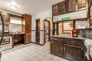House | Private kitchen - Glamorous Green Beauty in the Heart of University District 15min to Downtown (Detroit)
