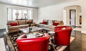 House | 5 bedrooms, Internet - Spacious Luxury Home 5 min to Detroit Golf Club 4 car Free Parking (Detroit)