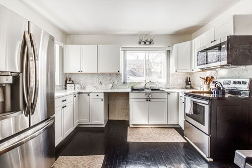 Spacious Luxury Home 5 min to Detroit Golf Club 4 car Free Parking