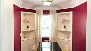 House | 5 bedrooms, Internet