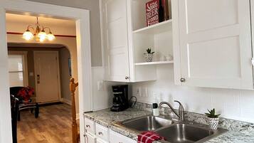 3 bedrooms, Internet