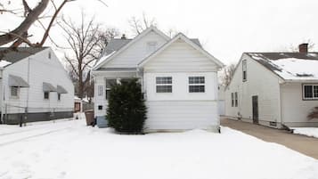 3 bedrooms, Internet