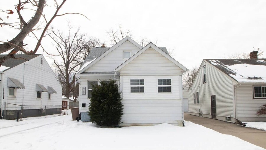 Automaniac Spot in the Heart of Pontiac 3 Beds 2 Baths