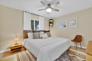 3 bedrooms, Internet - Designer Coastal Paradise w Pool - Steps to Beach (Carlsbad)