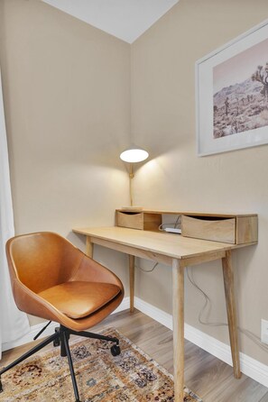 3 bedrooms, Internet - Designer Coastal Paradise w Pool - Steps to Beach (Carlsbad)