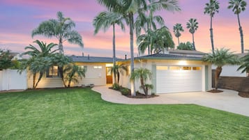 3 bedrooms, Internet